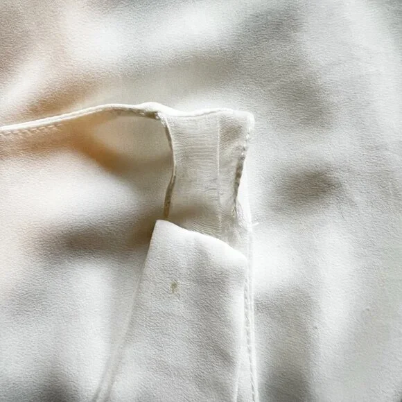 Elizabeth and James Cream White V-Neck Sleeveless Top Hot Girl Elevated FLAW - Picture 10 of 14